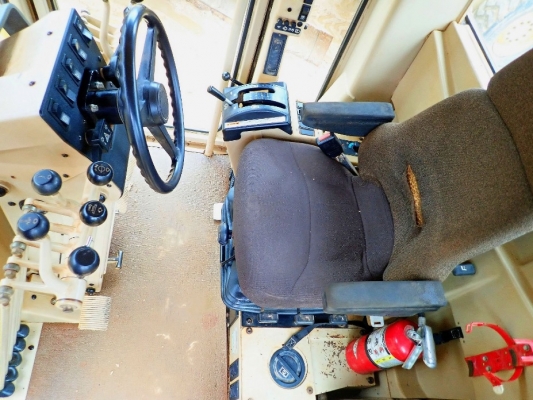 MOTOR GRADER CATERPILLAR 140H S/N: 2ZK05XXX YEAR: 2000 มือสองนำเข้าจากอเมริการ สภาพสวย พร้อมใช้งาน กำลังลงเรือเดินทางมาถึงเร็วๆ นี้ค่ะ สนใจวางมัดจำไว้ก่อนได้นะคะ MOTOR GRADER CATERPILLAR 140H S/N: 2ZK05XXX YEAR: 2000 มือสองนำเข้าจากอเมริการ สภาพสวย พร้อมใช้งาน กำลังลงเรือเดินทางมาถึงเร็วๆ นี้ค่ะ สนใจวางมัดจำไว้ก่อนได้นะคะ