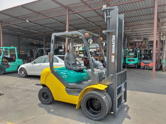 รถยกโคมัสสึรุ่น 16 น้ำหนักยก 2.5 ตัน เสาสูง 4 เมตร เครื่องดีเซล เกียร์ออโต้   รถนอกนำเข้า ใช้งานม่แค่ 3000 ชม