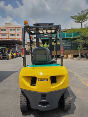 รถยกโคมัสสึรุ่น 16 น้ำหนักยก 2.5 ตัน เสาสูง 4 เมตร เครื่องดีเซล เกียร์ออโต้   รถนอกนำเข้า ใช้งานม่แค่ 3000 ชม