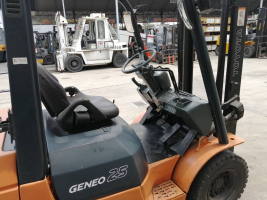 TOYOTA 2.5 ตัน รุ่น7 เครื่องเดิมๆ ญี่ปุ่นมือสอง ไม่เคยใช้งานในไทย... ชมเครื่องจักร โฟล์คลิฟท์ รอก นับ1,000รายการจากญี่ปุ่นwww.paholgroup.com