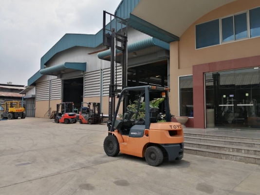 TOYOTA 2.5 ตัน รุ่น7 เครื่องเดิมๆ ญี่ปุ่นมือสอง ไม่เคยใช้งานในไทย... ชมเครื่องจักร โฟล์คลิฟท์ รอก นับ1,000รายการจากญี่ปุ่นwww.paholgroup.com