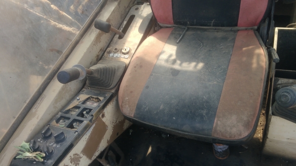 รถขุดแบ็คโฮCAT E120B