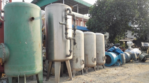 ถังพักน้ำแบบสเตนเลส เกรดดีอย่างหนา เข้ามา 3 ใบ สภาพสวยพร้อมใช้ ขนาด 500 L (มี 3 ใบ)