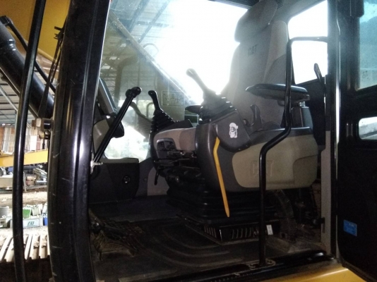 CAT  320D 2