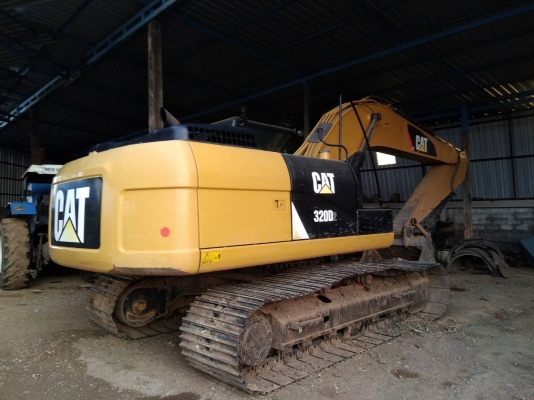 CAT  320D 2