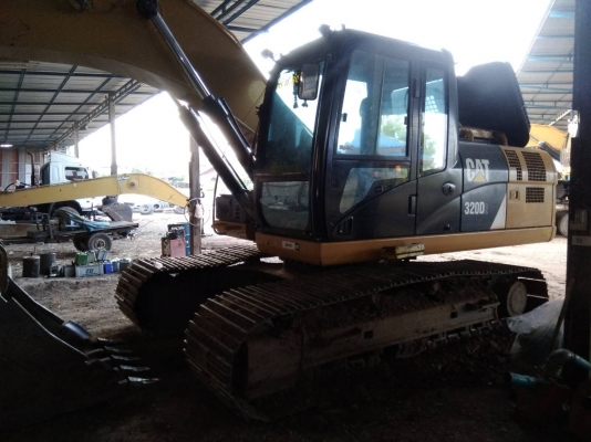 CAT  320D 2