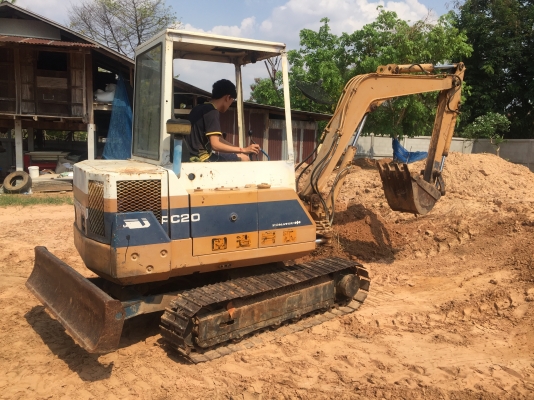 KOMATSU PC 20-6 เครื่องดีแรงดีมากครับ บอดี้หัวเก๋งสวยๆพร้อมใช้งานได้เลย ทำงานได้เร็วไม่โหลด ช่วงล่างเอวแน่น ฉีกเลี้ยวได้ดีครับ เอกสารซื้อขาย ราคาต่อรองได้ครับ