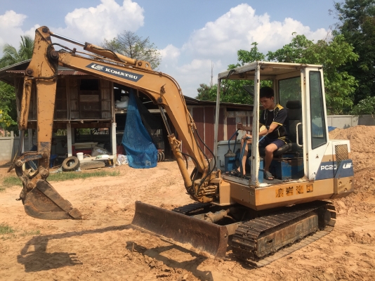 KOMATSU PC 20-6 เครื่องดีแรงดีมากครับ บอดี้หัวเก๋งสวยๆพร้อมใช้งานได้เลย ทำงานได้เร็วไม่โหลด ช่วงล่างเอวแน่น ฉีกเลี้ยวได้ดีครับ เอกสารซื้อขาย ราคาต่อรองได้ครับ