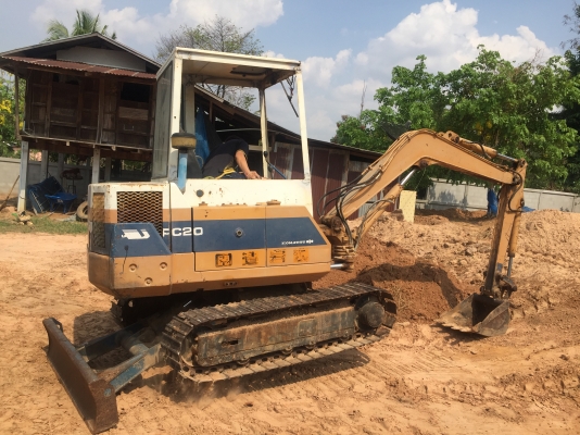 KOMATSU PC 20-6 เครื่องดีแรงดีมากครับ บอดี้หัวเก๋งสวยๆพร้อมใช้งานได้เลย ทำงานได้เร็วไม่โหลด ช่วงล่างเอวแน่น ฉีกเลี้ยวได้ดีครับ เอกสารซื้อขาย ราคาต่อรองได้ครับ