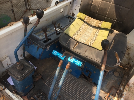 KOMATSU PC 20-6 เครื่องดีแรงดีมากครับ บอดี้หัวเก๋งสวยๆพร้อมใช้งานได้เลย ทำงานได้เร็วไม่โหลด ช่วงล่างเอวแน่น ฉีกเลี้ยวได้ดีครับ เอกสารซื้อขาย ราคาต่อรองได้ครับ