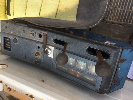 KOMATSU PC 20-6 เครื่องดีแรงดีมากครับ บอดี้หัวเก๋งสวยๆพร้อมใช้งานได้เลย ทำงานได้เร็วไม่โหลด ช่วงล่างเอวแน่น ฉีกเลี้ยวได้ดีครับ เอกสารซื้อขาย ราคาต่อรองได้ครับ