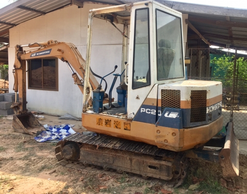 KOMATSU PC 20-6 เครื่องดีแรงดีมากครับ บอดี้หัวเก๋งสวยๆพร้อมใช้งานได้เลย ทำงานได้เร็วไม่โหลด ช่วงล่างเอวแน่น ฉีกเลี้ยวได้ดีครับ เอกสารซื้อขาย ราคาต่อรองได้ครับ