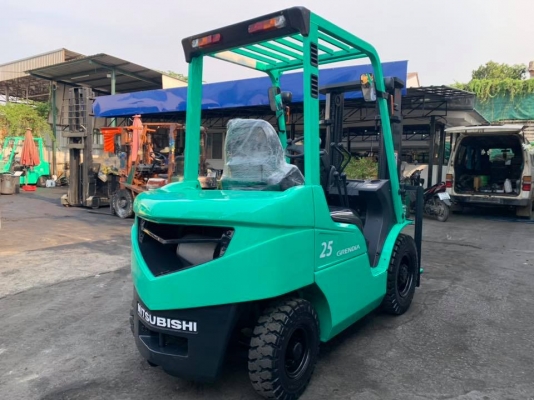 ขาย Mitsubishi ล่าสุด 2.5 ตัน 3 เมตร ดีเซล เกียร์มือ สภาพดีมากๆ ราคา 320,000 บาท 094-426-7888 จะเด็ด