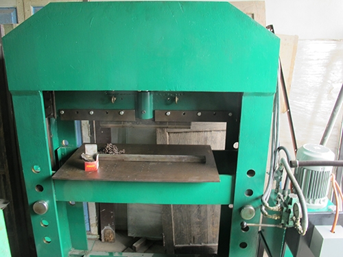 ขายแท่นอัดไฮดรอลิคขนาดใหญ่โครงแข็งแรงเกิน100ตัน ขายแท่นอัดไฮดรอลิคขนาดใหญ่โครงแข็งแรงเกิน100ตัน