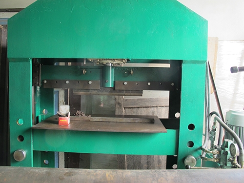 ขายแท่นอัดไฮดรอลิคขนาดใหญ่โครงแข็งแรงเกิน100ตัน ขายแท่นอัดไฮดรอลิคขนาดใหญ่โครงแข็งแรงเกิน100ตัน