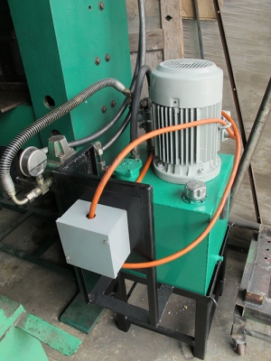 ขายแท่นอัดไฮดรอลิคขนาดใหญ่โครงแข็งแรงเกิน100ตัน ขายแท่นอัดไฮดรอลิคขนาดใหญ่โครงแข็งแรงเกิน100ตัน