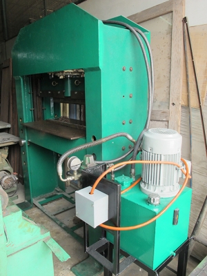 ขายแท่นอัดไฮดรอลิคขนาดใหญ่โครงแข็งแรงเกิน100ตัน ขายแท่นอัดไฮดรอลิคขนาดใหญ่โครงแข็งแรงเกิน100ตัน