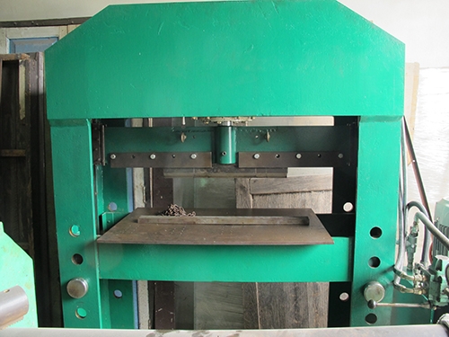 ขายแท่นอัดไฮดรอลิคขนาดใหญ่โครงแข็งแรงเกิน100ตัน ขายแท่นอัดไฮดรอลิคขนาดใหญ่โครงแข็งแรงเกิน100ตัน