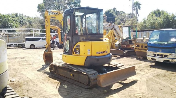 มาใหม่ๆ เอี่ยมๆ กริ๊บๆ KOMATSU PC 50MR-2 นำเข้าจากญี่ปุ่นโดยตรง ชั่วโมงทำงานน้อย พร้อมตู้เก๋งสวยๆ โทร.090-986-2521 อ๊อบ
