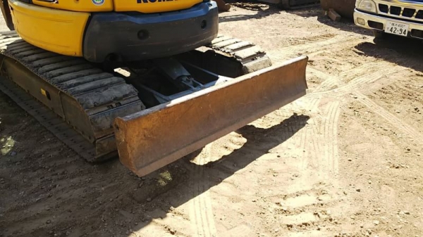 มาใหม่ๆ เอี่ยมๆ กริ๊บๆ KOMATSU PC 50MR-2 นำเข้าจากญี่ปุ่นโดยตรง ชั่วโมงทำงานน้อย พร้อมตู้เก๋งสวยๆ โทร.090-986-2521 อ๊อบ