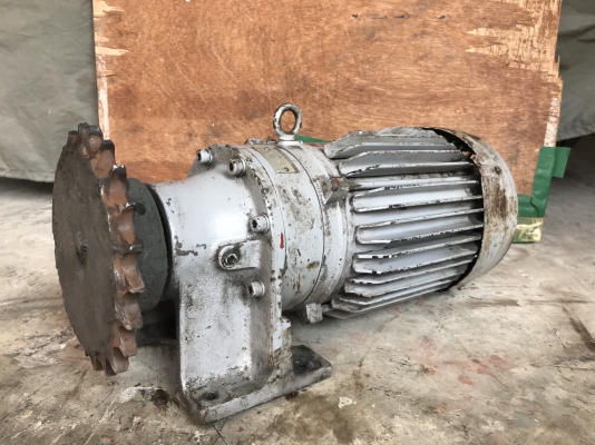ขายมอเตอร์เกียร์ Cycro drive Sumitomo 3HP. 380V อัตราทด 1:21 เพลาออกประมาณ 69รอบต่อนาที สภาพสวยเดิมๆ หมุนนิ่ม รุ่นเพลาใหญ่ทนงานหนัก พร้อมใช้งาน