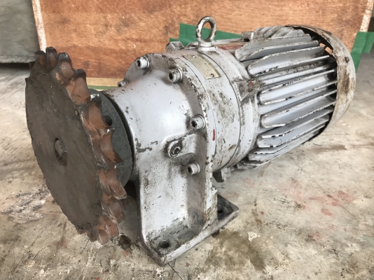 ขายมอเตอร์เกียร์ Cycro drive Sumitomo 3HP. 380V อัตราทด 1:21 เพลาออกประมาณ 69รอบต่อนาที สภาพสวยเดิมๆ หมุนนิ่ม รุ่นเพลาใหญ่ทนงานหนัก พร้อมใช้งาน ขายมอเตอร์เกียร์ Cycro drive Sumitomo 3HP. 380V อัตราทด 1:21 เพลาออกประมาณ 69รอบต่อนาที สภาพสวยเดิมๆ หมุนนิ่ม รุ่นเพลาใหญ่ทนงานหนัก พร้อมใช้งาน