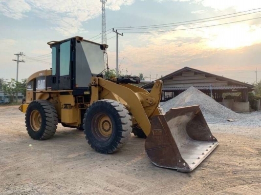 ขาย 695,000 รถตักล้อยาง CATTERPILAR 924Gz  เครื่องดี เกียร์แรง ระบบไฮโดรลิกพร้อมใช้ เอกสารชื้อขาย  รถอยู่  นครปฐม โทร 0610710295  สนใจ รายการสินค้า อื่นๆ ที่ เว็ปไชค์ Truck2Hand https://www.truck2hand.com/index.php?actions=content/search&amp;member_id=136