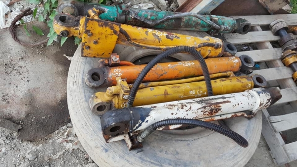 FROM JAPANสินค้าเก่านอก CYLINDER  ,SPARE PARTS กระบอก ยกตัวบุ๊งกี๋ สำหรับรถไซค์ : 40 ,45, 50, 55 ,60 ,65, 75 /พร้อมใช้งาน