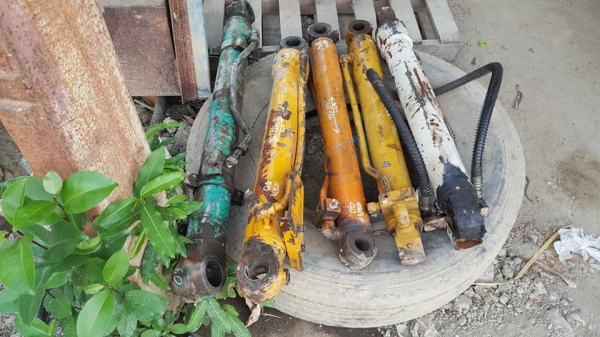 FROM JAPANสินค้าเก่านอก CYLINDER  ,SPARE PARTS กระบอก ยกตัวบุ๊งกี๋ สำหรับรถไซค์ : 40 ,45, 50, 55 ,60 ,65, 75 /พร้อมใช้งาน