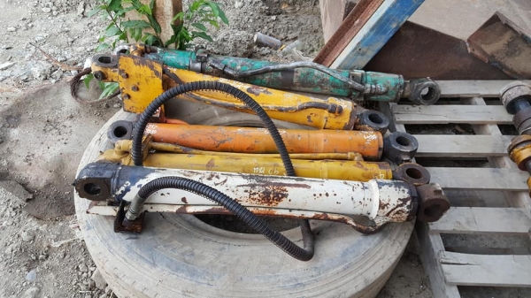 FROM JAPANสินค้าเก่านอก CYLINDER  ,SPARE PARTS กระบอก ยกตัวบุ๊งกี๋ สำหรับรถไซค์ : 40 ,45, 50, 55 ,60 ,65, 75 /พร้อมใช้งาน