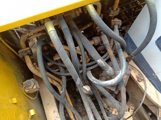 ขายแบคโฮ โคมัสสุ PC 100-3 ขายแบคโฮ โคมัสสุ PC 100-3