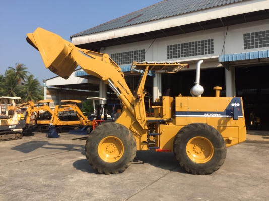 รถตักล้อยาง Komatsu 515 นำเข้าจากญี่ปุ่น สภาพพร้อมใช้งาน ไม่เคยใช้งานในไทย