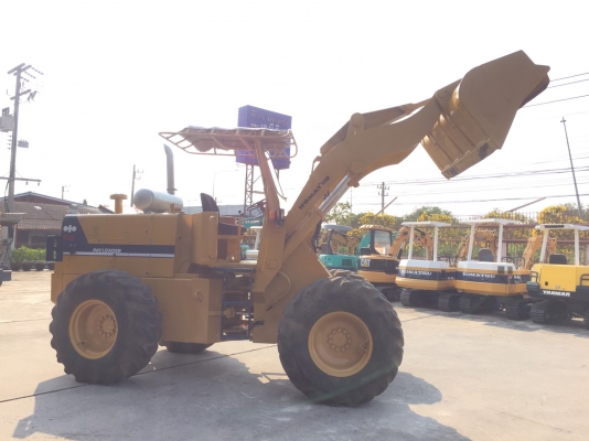 รถตักล้อยาง Komatsu 515 นำเข้าจากญี่ปุ่น สภาพพร้อมใช้งาน ไม่เคยใช้งานในไทย