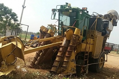 รถตัดอ้อย รุ่น คามีโก้ (จอนเดียตัวแรก) เครื่อง cat 360 แรง เปลี่ยนมาเมื่อปีที่แล้ว ราคา 3.4 ล้าน ติด รถตัดอ้อย รุ่น คามีโก้ (จอนเดียตัวแรก) เครื่อง cat 360 แรง เปลี่ยนมาเมื่อปีที่แล้ว ราคา 3.4 ล้าน ติด