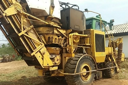 รถตัดอ้อย รุ่น คามีโก้ (จอนเดียตัวแรก) เครื่อง cat 360 แรง เปลี่ยนมาเมื่อปีที่แล้ว ราคา 3.4 ล้าน ติด รถตัดอ้อย รุ่น คามีโก้ (จอนเดียตัวแรก) เครื่อง cat 360 แรง เปลี่ยนมาเมื่อปีที่แล้ว ราคา 3.4 ล้าน ติด