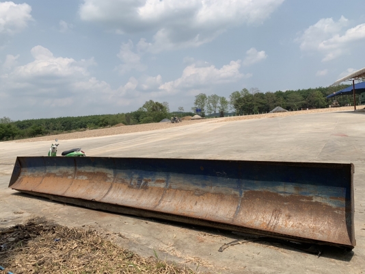 รถตัก TCM รุ่น L34 พร้อมใช้งาน แถมใบดันลานขนาดใหญ่ให้1ใบ