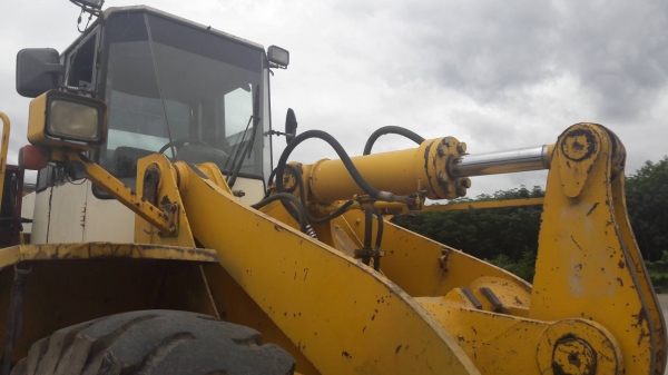 รถตัก TCM รุ่น L34 พร้อมใช้งาน แถมใบดันลานขนาดใหญ่ให้1ใบ