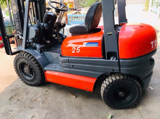 รถฟอร์คลิฟต์โตโยต้า ดีเซล 2.5 ตัน  เสาสูง4เมตร