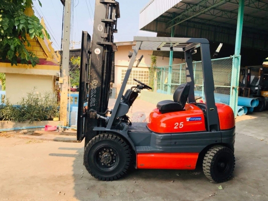 รถฟอร์คลิฟต์โตโยต้า ดีเซล 2.5 ตัน  เสาสูง4เมตร