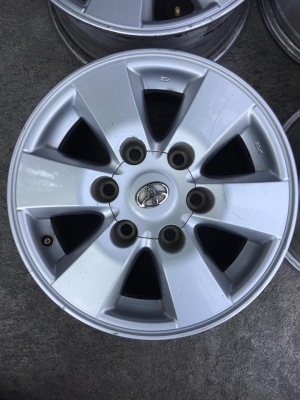 ล้อโตโยต้าขอบ15 มีลอยตามการใช้งาน ชุด4วง4000บ.โทร0879050181.ส่งได้ทั่วไทย