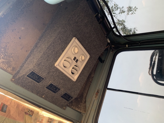 รถขุด hitachi ex35-2 เก่าญี่ปุ่น(ไม่เคยใช้ในไทย)มีเก๋งแอร์เย็น โทร 086-1602189