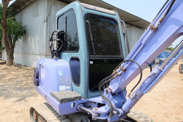 รถขุด hitachi ex35-2 เก่าญี่ปุ่น(ไม่เคยใช้ในไทย)มีเก๋งแอร์เย็น โทร 086-1602189