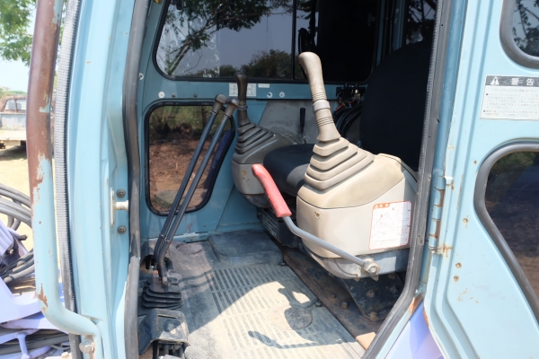 รถขุด hitachi ex35-2 เก่าญี่ปุ่น(ไม่เคยใช้ในไทย)มีเก๋งแอร์เย็น โทร 086-1602189