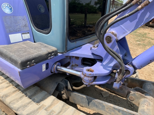 รถขุด hitachi ex35-2 เก่าญี่ปุ่น(ไม่เคยใช้ในไทย)มีเก๋งแอร์เย็น โทร 086-1602189