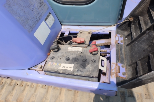 รถขุด hitachi ex35-2 เก่าญี่ปุ่น(ไม่เคยใช้ในไทย)มีเก๋งแอร์เย็น โทร 086-1602189