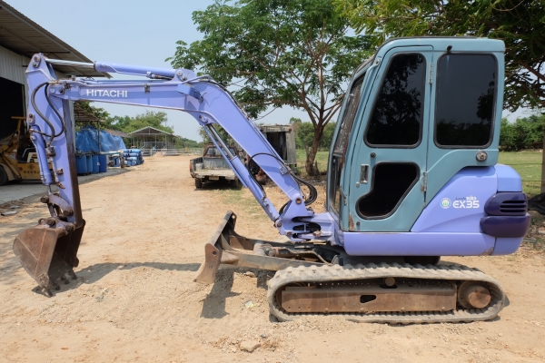 รถขุด hitachi ex35-2 เก่าญี่ปุ่น(ไม่เคยใช้ในไทย)มีเก๋งแอร์เย็น โทร 086-1602189