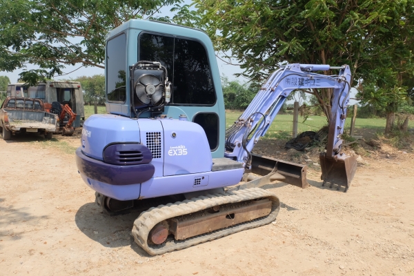 รถขุด hitachi ex35-2 เก่าญี่ปุ่น(ไม่เคยใช้ในไทย)มีเก๋งแอร์เย็น โทร 086-1602189