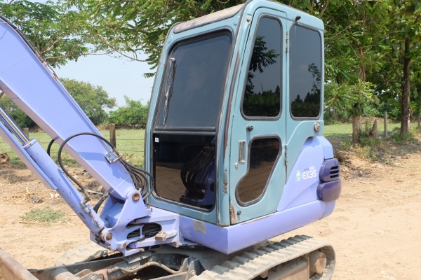 รถขุด hitachi ex35-2 เก่าญี่ปุ่น(ไม่เคยใช้ในไทย)มีเก๋งแอร์เย็น โทร 086-1602189