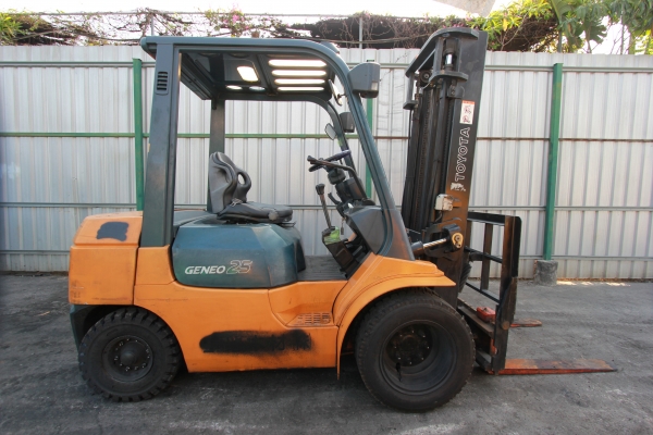 ขายรถนอกTOYOTA 7FD25 ยก 2.5 ตัน 3.5 เมตร งาเท ดีเซล เกียร์ครัช 395,000 โทร 094-426-7888