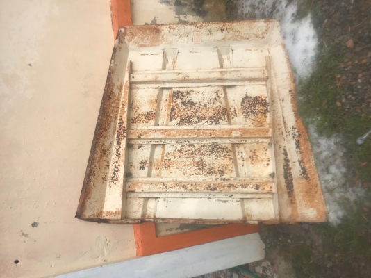 ขายด่วน หลังคาเหล็ก สภาพสวย ใส่ ford6600 ขายึดน้อตครบของแท้ ถอดจากรถเลย ขาย 4500 บาท